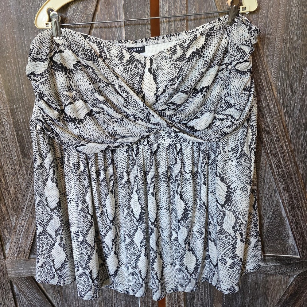 Torrid Shirt Women's Size 4X Black & White Snakeskin Babydoll Strapless Flowy